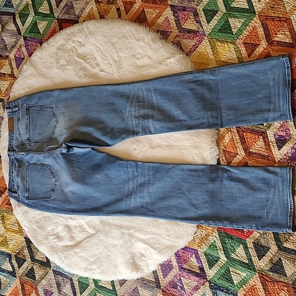 Land's End Mid Rise Demi Boot Cut Light Wash Denim Blue Jeans Size 10 - Picture 13 of 16